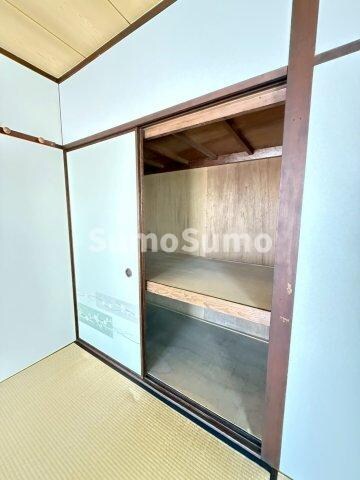 物件内観写真9　(大きなスペースがあり、収納には困りません)