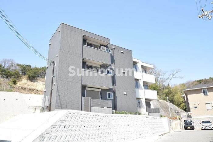 物件外観写真1　(おしゃれな外観です)