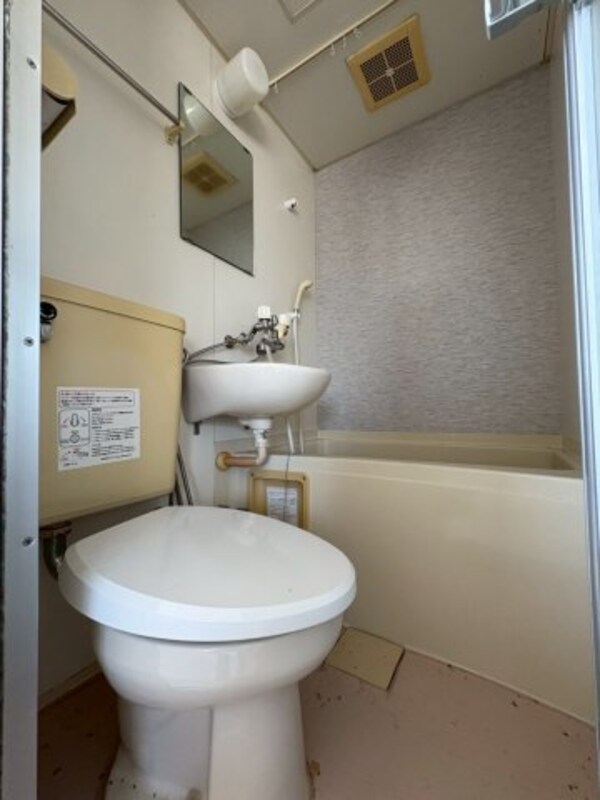 トイレ(落ち着いた色調のトイレです)
