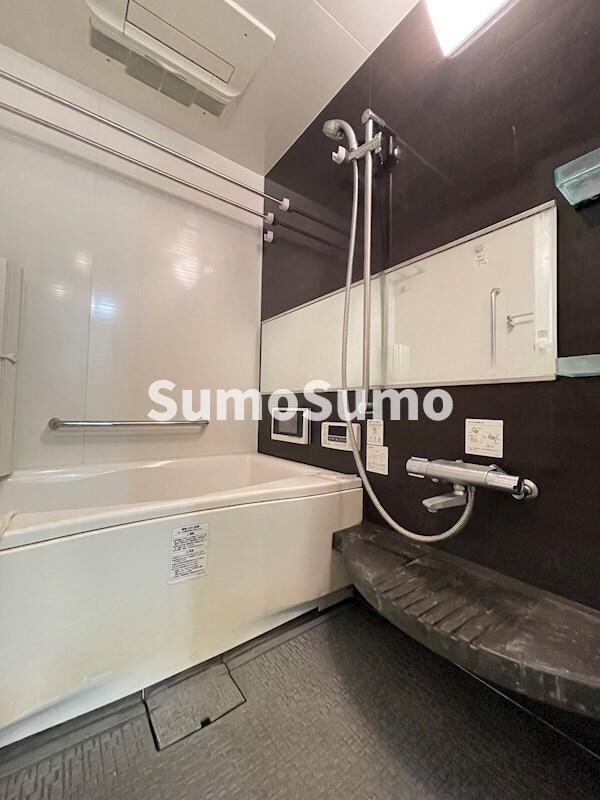 物件内観写真7　(日々の疲れを癒すお風呂付です)