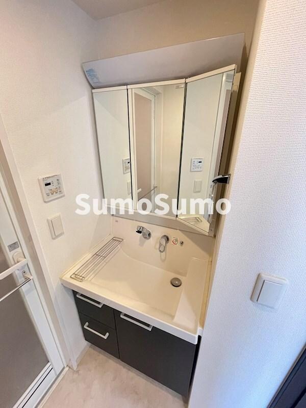 物件内観写真10　(ゆったりとスペースのある洗面所)