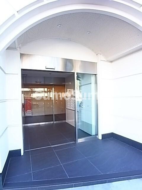 物件外観写真2　(落ち着いたエントランスです)