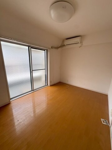 物件内観写真4　(ゆったりとしたリビングです)