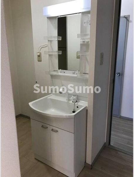 物件内観写真12　(コンパクトで使いやすい洗面所)