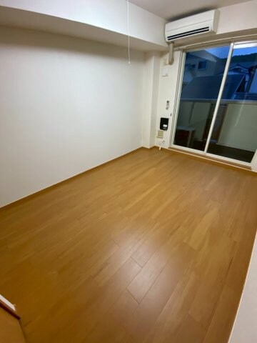 物件内観写真5　(こちらの居間で趣味の時間をお楽しみください)