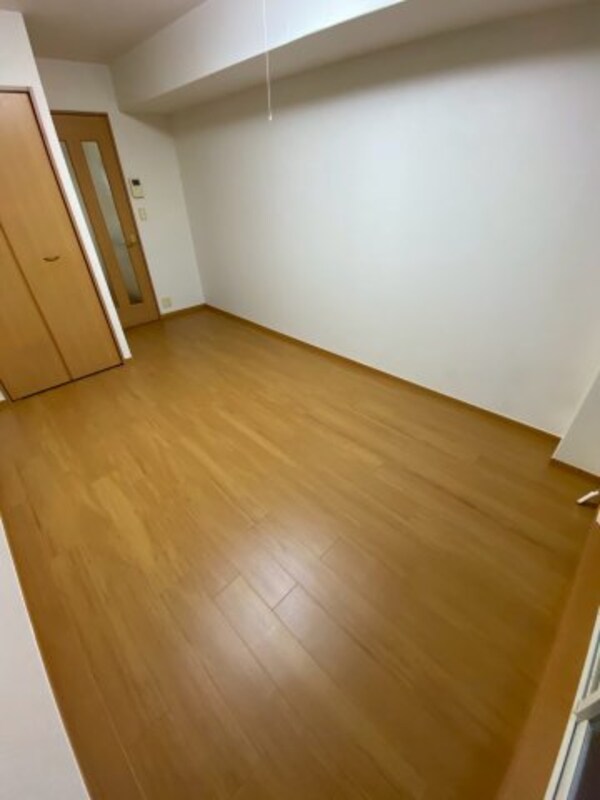 寝室(広くて明るい寝室)