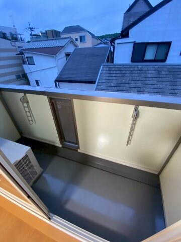 物件内観写真10　(暖かな日差しのふりそそぐバルコニー)