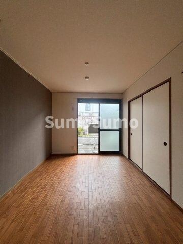 物件内観写真4　(おしゃれな居間です)