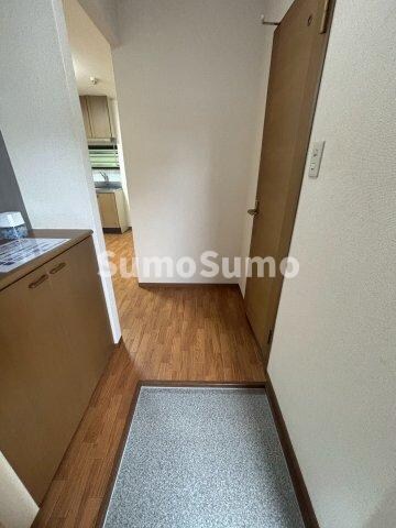物件内観写真17　(明るい玄関です)