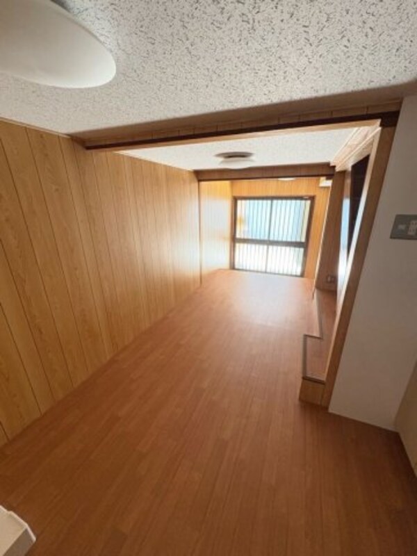 居室(おしゃれな居間です)