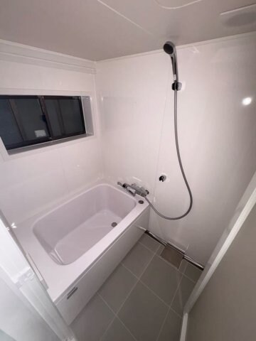 物件内観写真5　(落ち着いた空間のお風呂です)