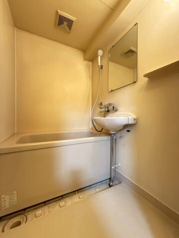 物件内観写真8　(日々の暮らしに欠かせないお風呂です)