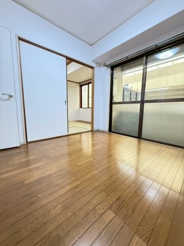 物件内観写真12　(ゆったり過ごせる居間です)