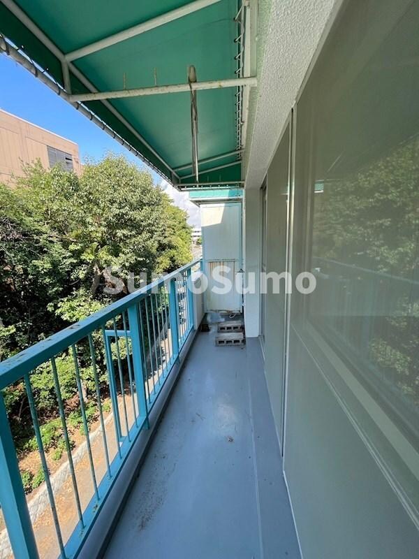 バルコニー(暖かな日差しのふりそそぐバルコニー)