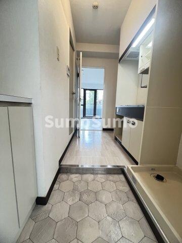 物件内観写真17　(明るい玄関です)