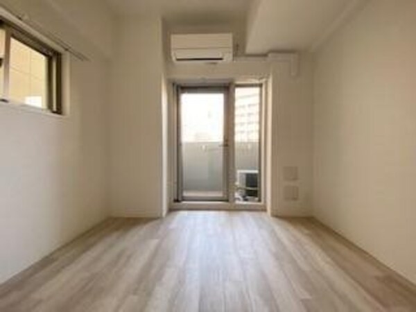 寝室(落ち着いて過ごせるお部屋なので、寝室にいかがでしょうか)