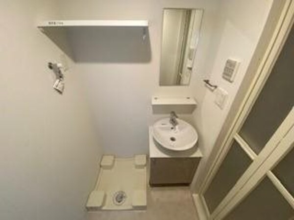独立洗面台(独立洗面台あり、毎朝おしゃれに忙しい女性の方におすすめです)