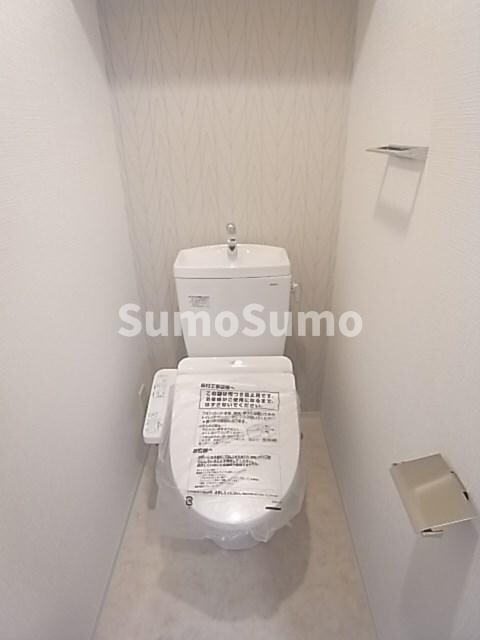 物件内観写真15　(ゆったりとした空間のトイレです)