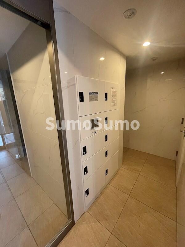 物件外観写真2　(落ち着いたロビーです)