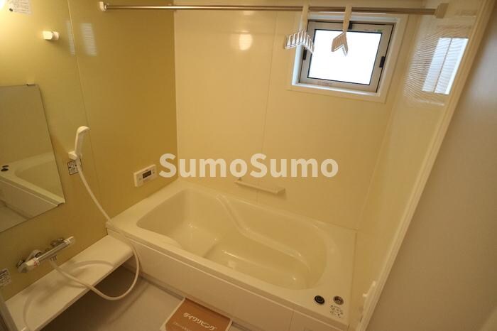 物件内観写真5　(落ち着いた空間のお風呂です)