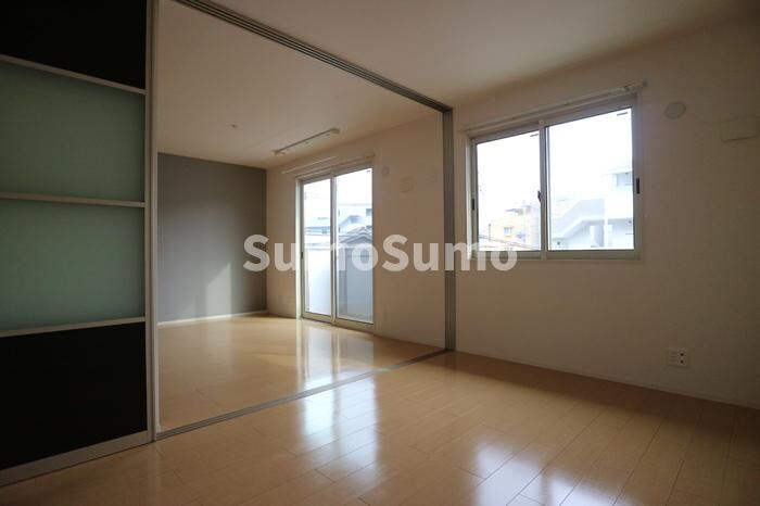 物件内観写真14　(ゆったりとしたリビングです)