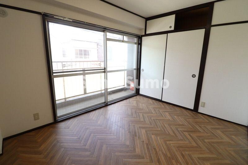 物件内観写真7　(おしゃれな居間です)