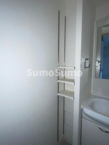 物件内観写真19　(便利な収納スペースです)