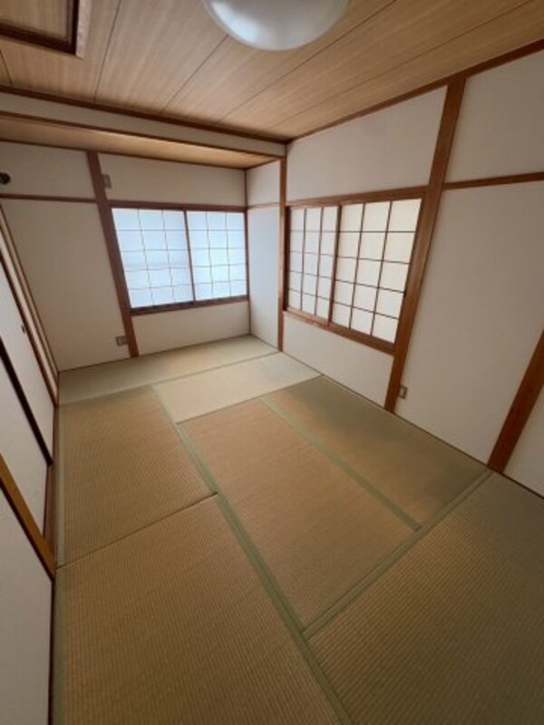 和室(和室があると落ち着いた雰囲気になりますね)