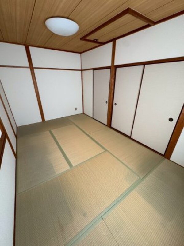 和室(来客時にも便利な和室付き)