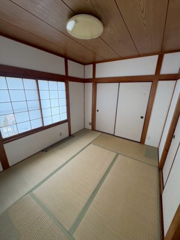 和室(和室、ちょっとしたくつろぎスペースにいかがでしょうか)