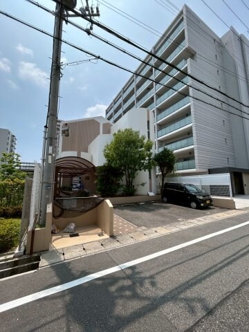 物件外観写真1　(外観もきれいです)