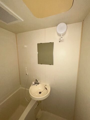 物件内観写真12　(独立洗面台です)