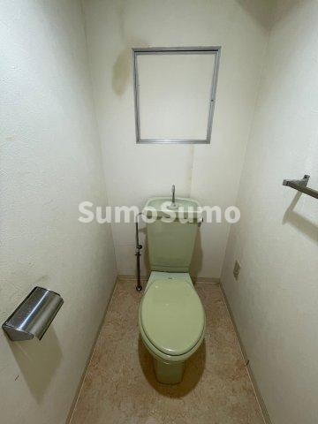 物件内観写真8　(落ち着いた色調のトイレです)