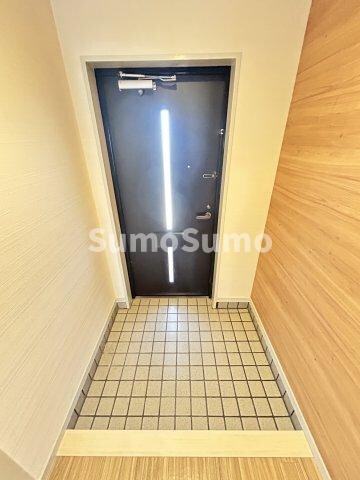 物件内観写真5　(ゆったりとした玄関です)