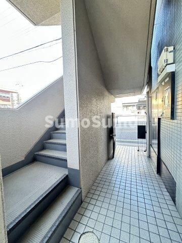 物件外観写真3　(ゆとりのあるロビーです)