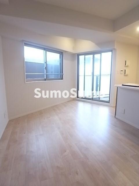 物件内観写真5　(おしゃれな居間です)