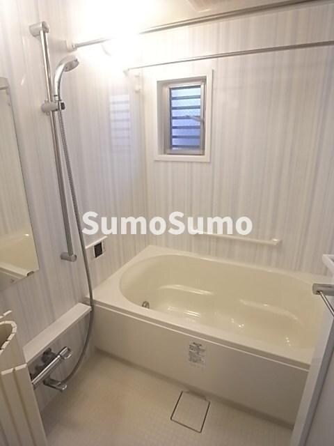 物件内観写真8　(コンパクトで使いやすいお風呂です)