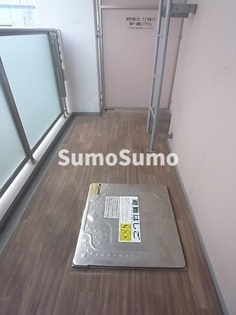 物件内観写真9　(お洗濯にも便利なバルコニー付き)