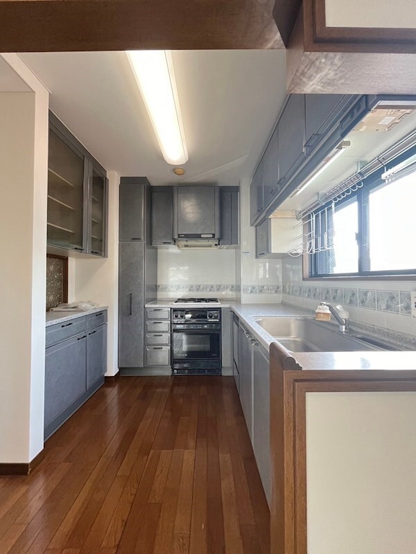 物件内観写真4　(コンパクトなキッチンで掃除もラクラク)