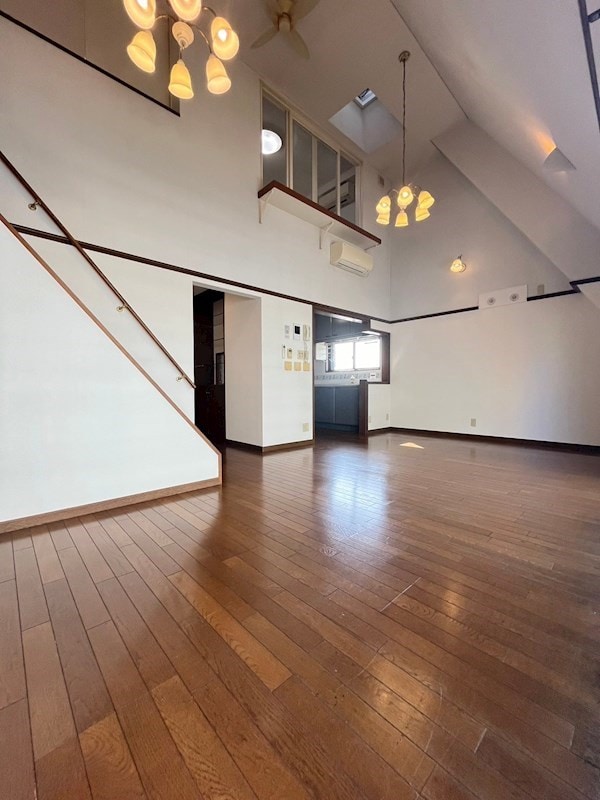 物件内観写真16　(おしゃれな居間です)