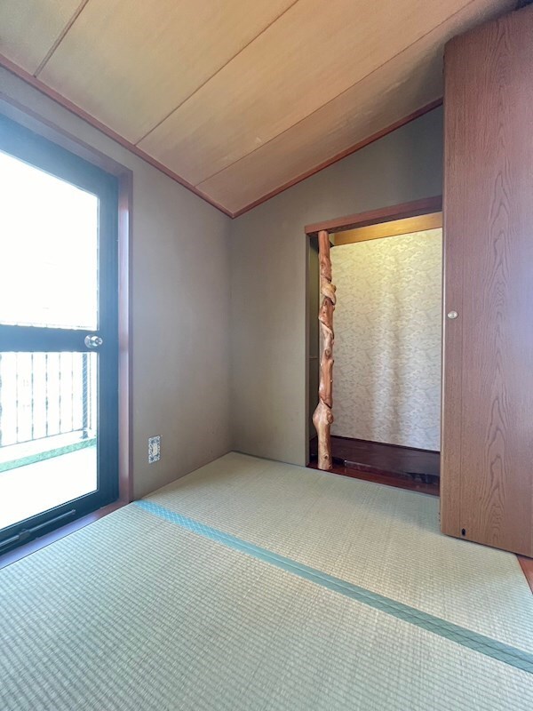 物件内観写真18　(明るい和室です)
