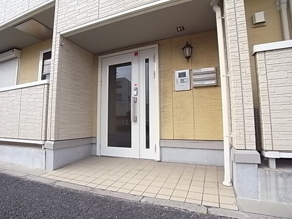 エントランス(ゆとりのあるエントランスです)