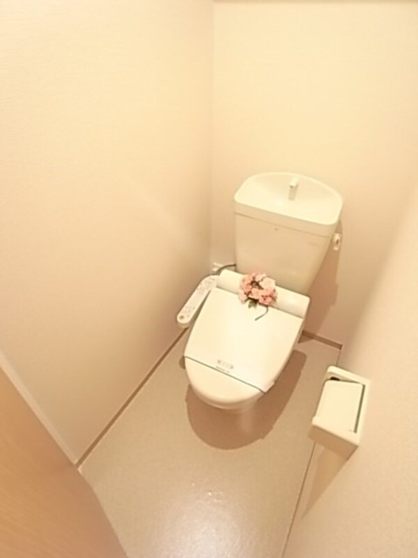 トイレ(落ち着いた色調のトイレです)