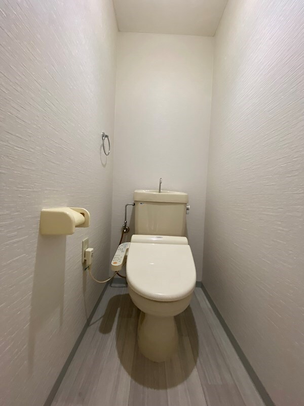 物件内観写真9　(コンパクトで使いやすいトイレです)