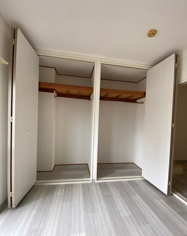 物件内観写真11　(たっぷりとした収納スペースです)