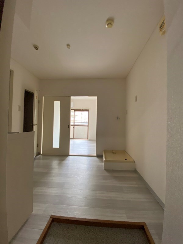 物件内観写真23　(きれいな玄関です)