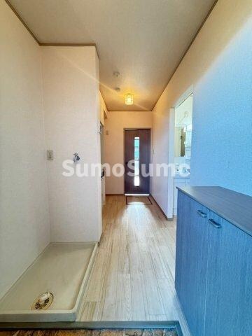 物件内観写真5　(明るい玄関です)