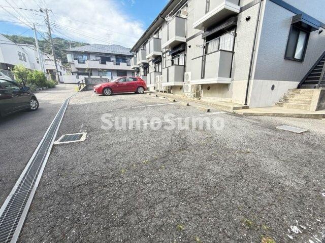 物件外観写真3　(駐車場があります)