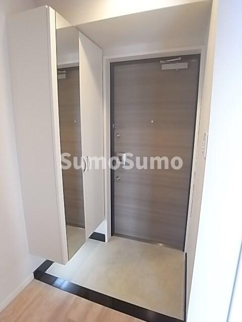 物件内観写真8　(収納もある玄関です)