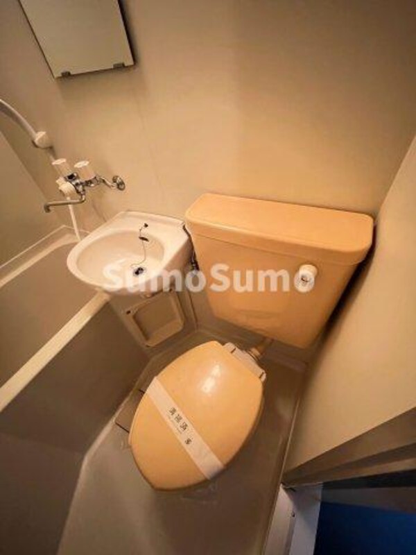 トイレ(落ち着いた色調のトイレです)